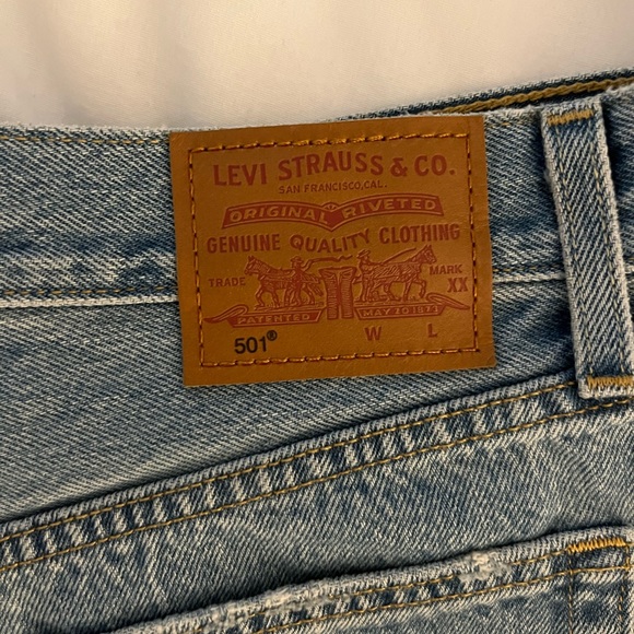 Levis 501 Shorts - Picture 3 of 5